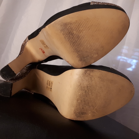 Black & gold heels - Picture 4 of 4